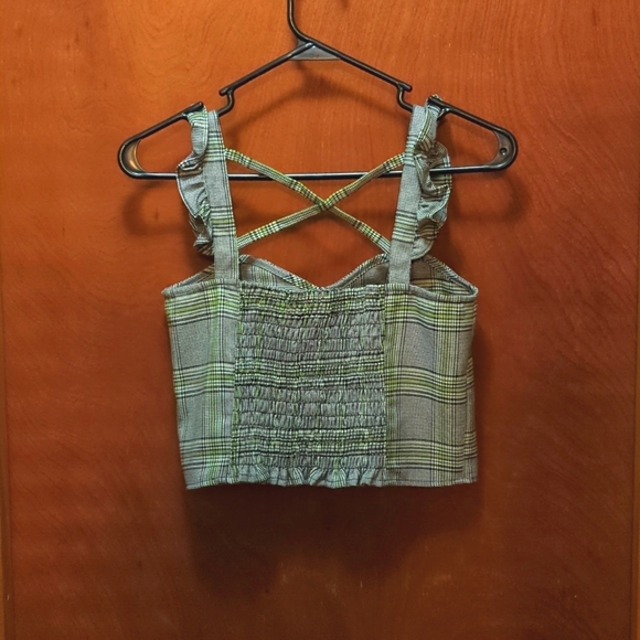 Spring 🌼 🌱 Crop Top Plaid w Ruffles - Picture 2 of 2
